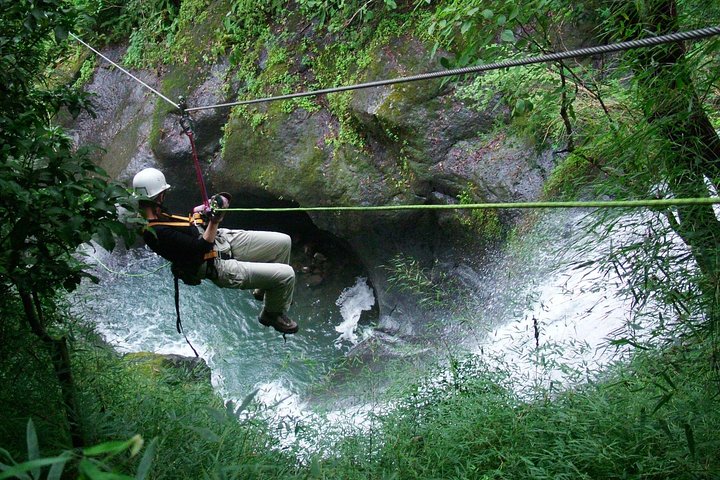 18-Zipline Adventure Over 11 Waterfalls in Costa Rica