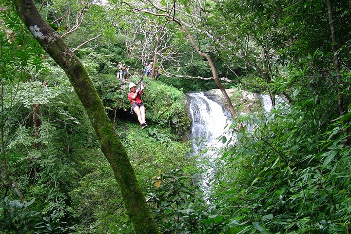 18-Zipline Adventure Over 11 Waterfalls in Costa Rica