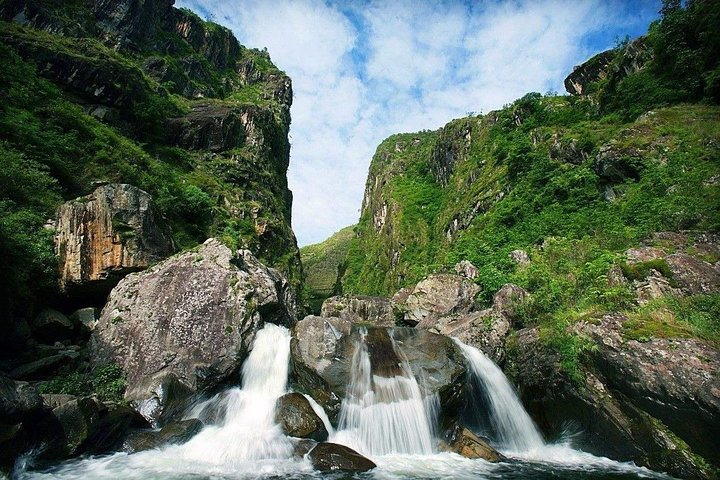 Private hiking tour to Cangshan Mountain from Dali