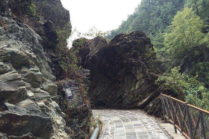 Private hiking tour to Cangshan Mountain from Dali