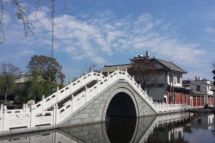 Private tour to Xizhou old town local market Erhai lake three Pagodas from Dali