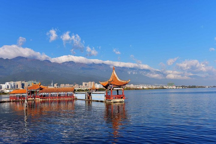 Private tour to Xizhou old town local market Erhai lake three Pagodas from Dali