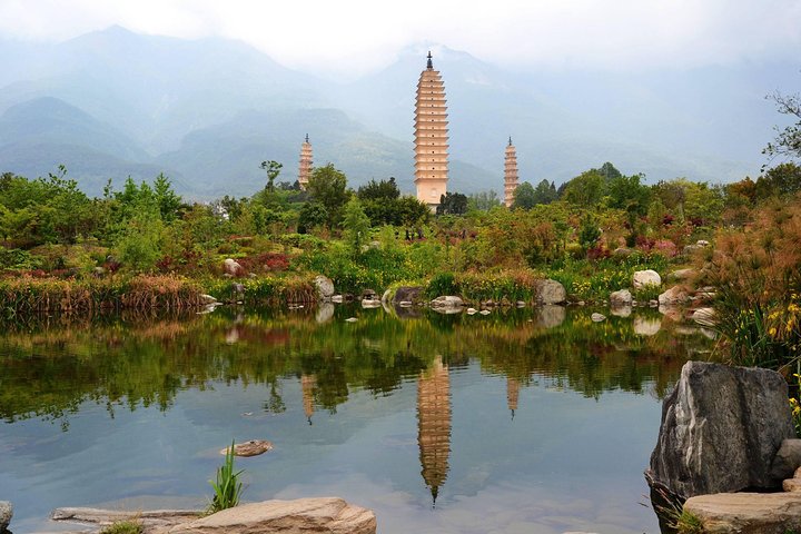 Private tour to Xizhou old town local market Erhai lake three Pagodas from Dali