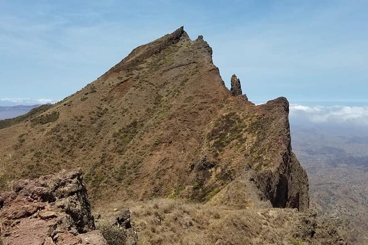 Hiking Pico de Antónia – Summit Adventure & Scenic Views