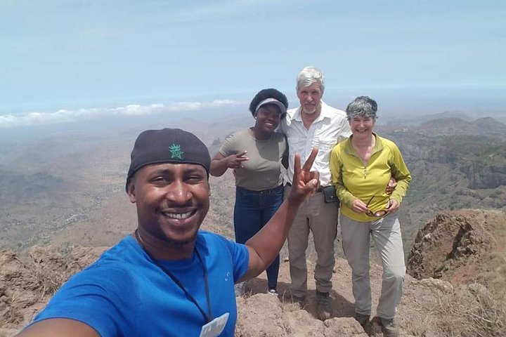 Hiking Pico de Antónia – Summit Adventure & Scenic Views
