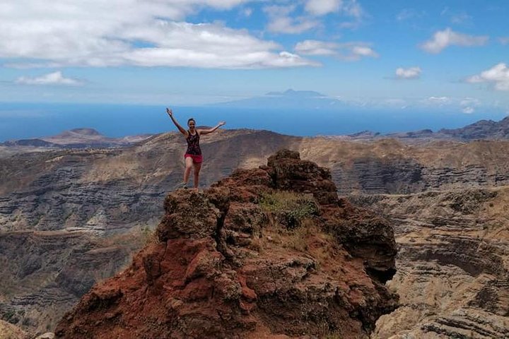 Hiking Pico de Antónia – Summit Adventure & Scenic Views