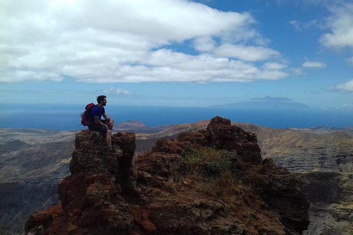 Hiking Pico de Antónia – Summit Adventure & Scenic Views