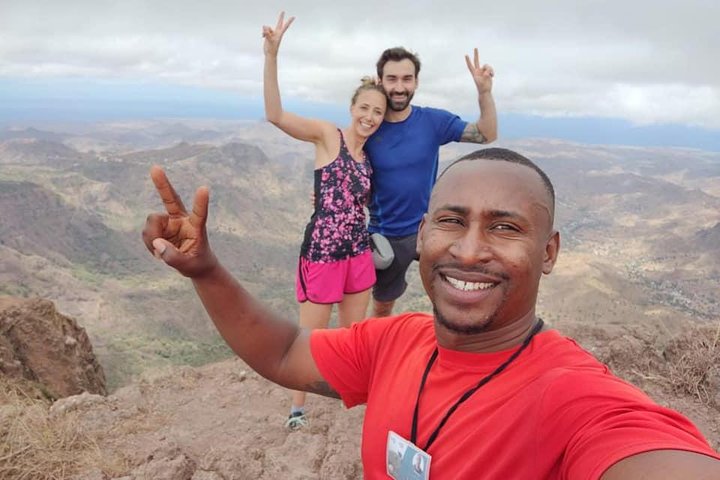 Hiking Pico de Antónia – Summit Adventure & Scenic Views