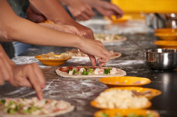 Pizza & Tiramisu Class at a Cesarina's home with tasting in Aosta