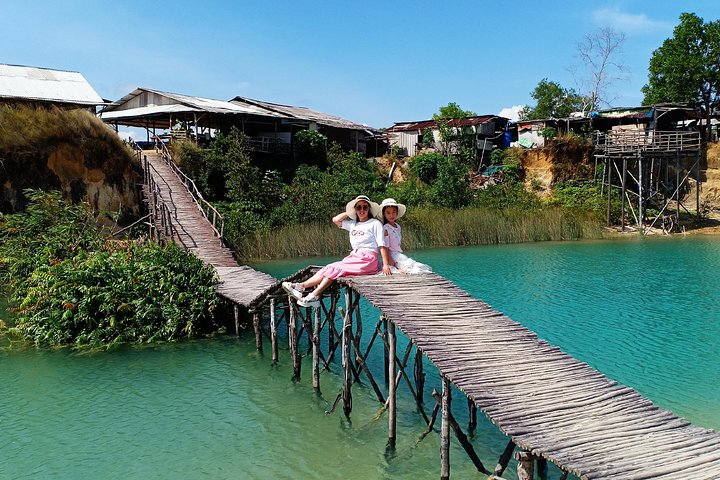 Bintan Sand Dunes and Blue Lakes Half-Day Tour with Lunch