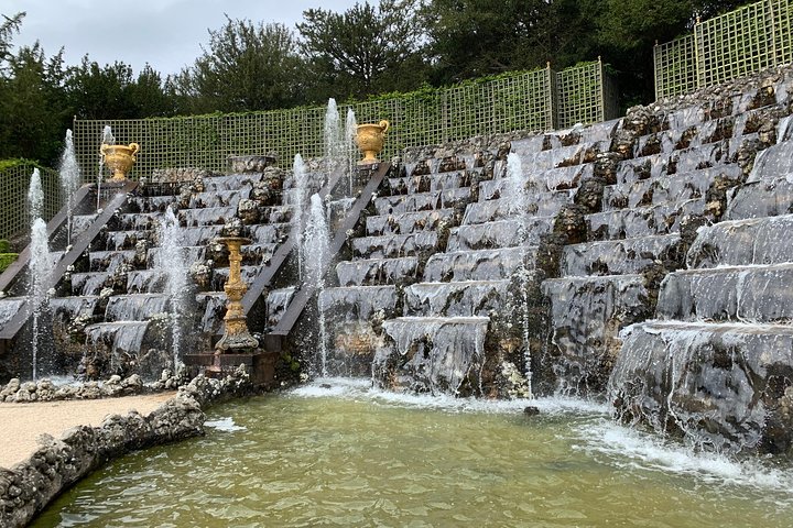 Versailles Palace and Giverny Private Guided Tour from Paris