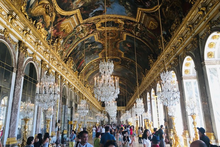 Versailles Palace and Giverny Private Guided Tour from Paris