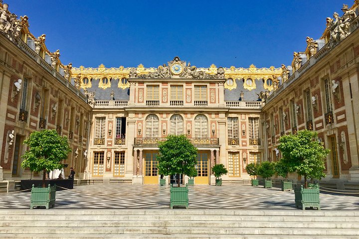 Versailles Palace and Giverny Private Guided Tour from Paris