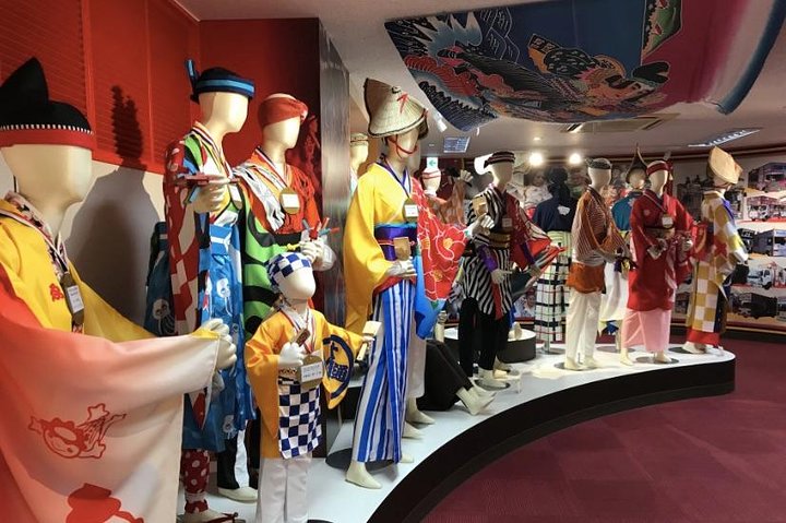 Experience the energy of Kochi: Sunday Market Tour includes Kochi Castle