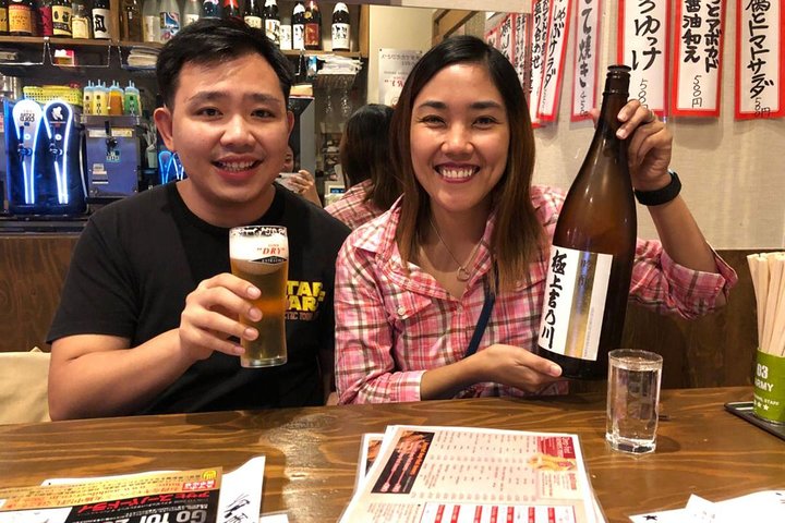 Osaka Bar Hopping Night Walking Tour in Namba (3 bars, 6 tastes)