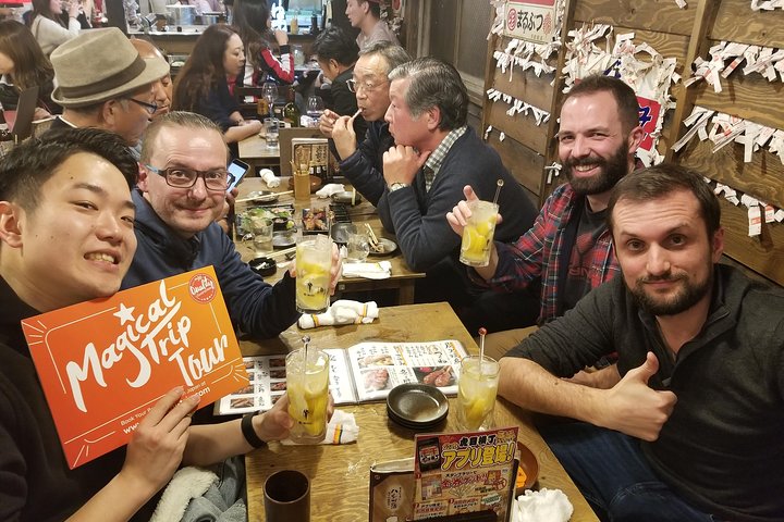 Osaka Bar Hopping Night Walking Tour in Namba (3 bars, 6 tastes)