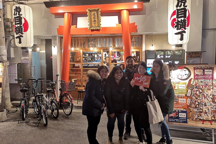 Osaka Bar Hopping Night Walking Tour in Namba (3 bars, 6 tastes)