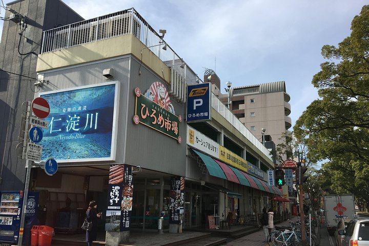 Experience the energy of Kochi: Sunday Market Tour includes Kochi Castle