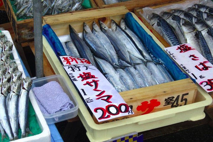 Experience the energy of Kochi: Sunday Market Tour includes Kochi Castle