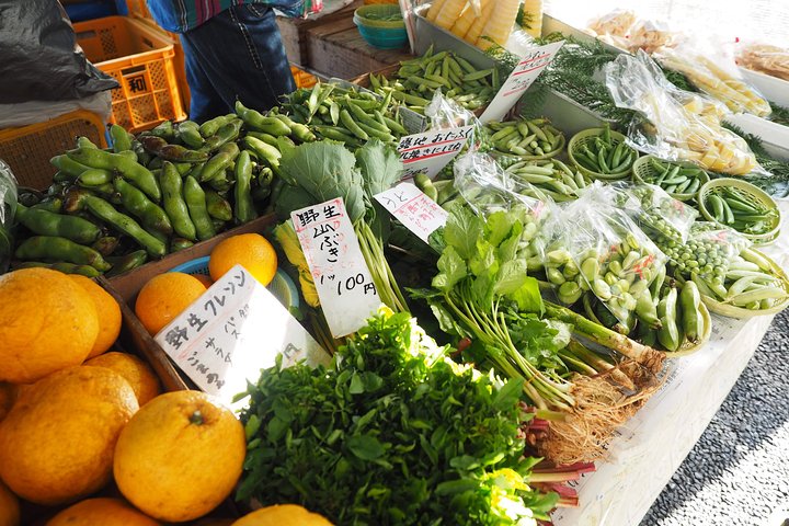 Experience the energy of Kochi: Sunday Market Tour includes Kochi Castle