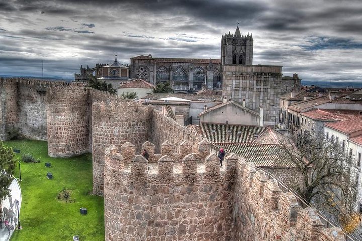 Private 3-hour Walking Tour of Avila with official tour guide