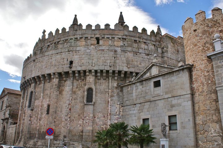 Private 3-hour Walking Tour of Avila with official tour guide