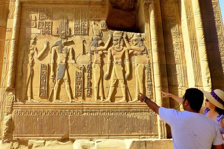 8-Day Private Tour Cairo, Aswan, Luxor and Nile Cruise Including Air Fare