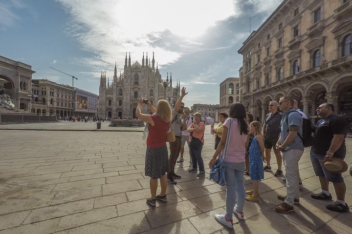 Milan Super Saver: Skip-the-Line Duomo and Rooftop Guided Tour