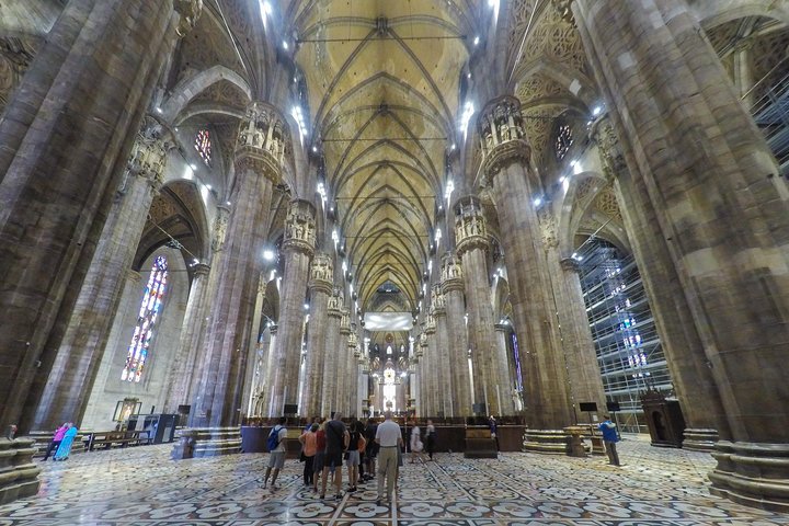 Milan Super Saver: Skip-the-Line Duomo and Rooftop Guided Tour