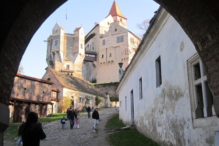 PUNKVA CAVES, ABYSS and PERNSTEJN CASTLE =only from Apr to Sep