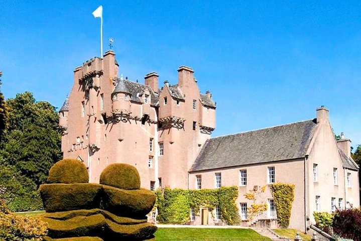 Aberdeen Private Half Day Tour: Dunnottar, Crathes Castles +more