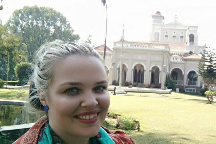 Immersive culture tour of Pune by private car with guide and local lunch