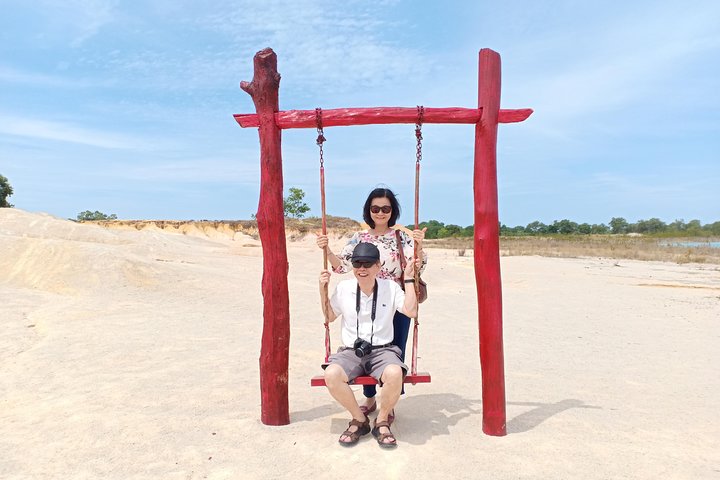 Bintan Sand Dunes and Blue Lakes Half-Day Tour with Lunch