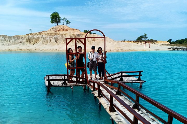 Bintan Sand Dunes and Blue Lakes Half-Day Tour with Lunch
