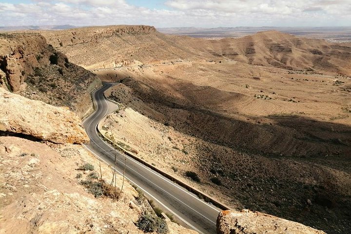 From Djerba: Ksar Ghilane & Matmata 4*4 guided tour with lunch