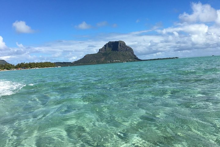 Catamaran Cruise to Ile Aux Bénitiers: Dolphin watch, Crystal Rock & Transfer
