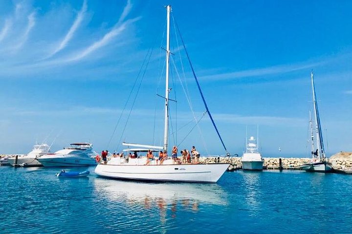 Sailing to Tayrona with Luis and his team: Unique!