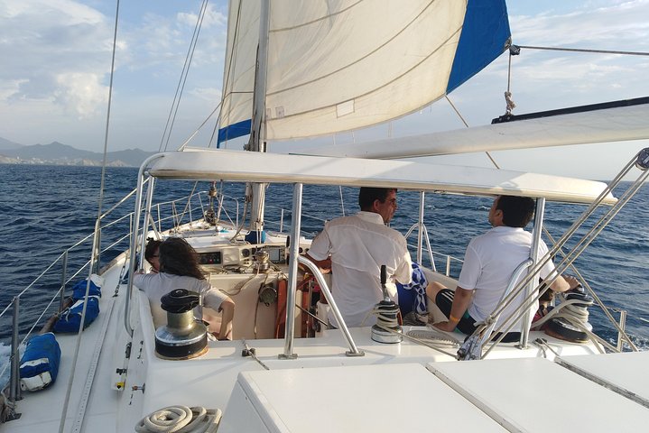 Sailing to Tayrona with Luis and his team: Unique!