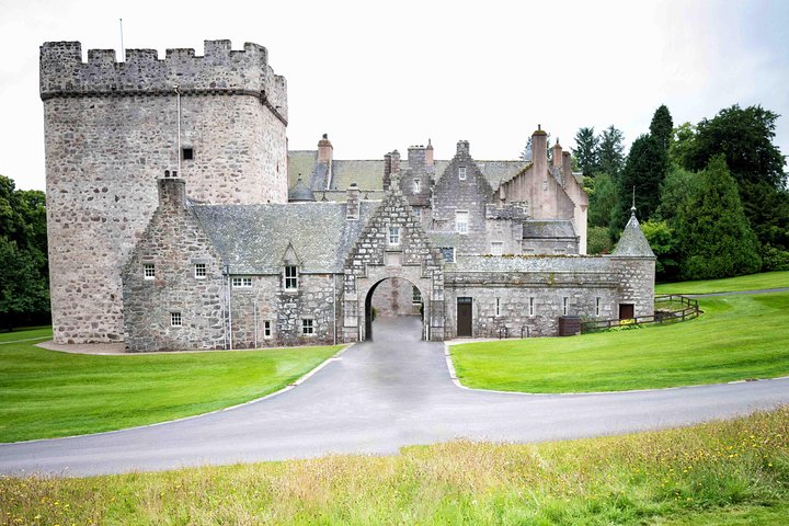Aberdeen Private Half Day Tour: Dunnottar, Crathes Castles +more