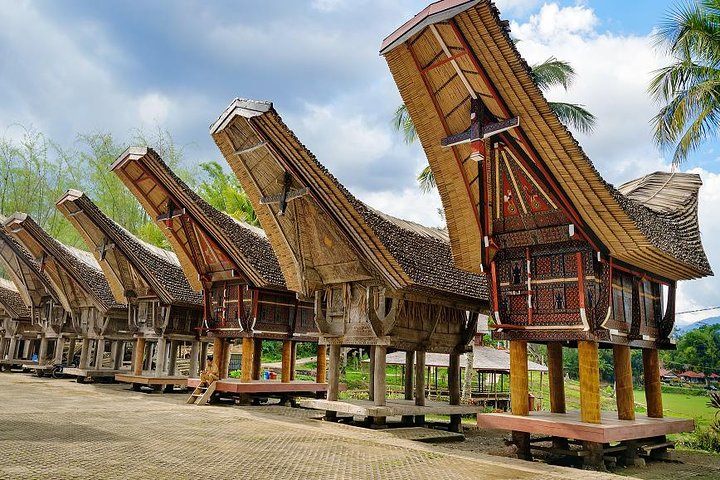 3 Days Tana Toraja from Makassar: Kete Kesu Village, Menhir to Funeral Burial