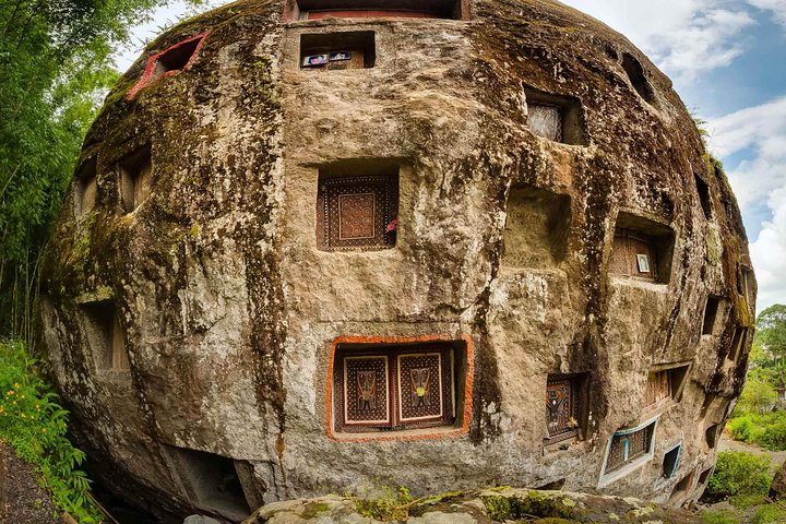 3 Days Tana Toraja from Makassar: Kete Kesu Village, Menhir to Funeral Burial