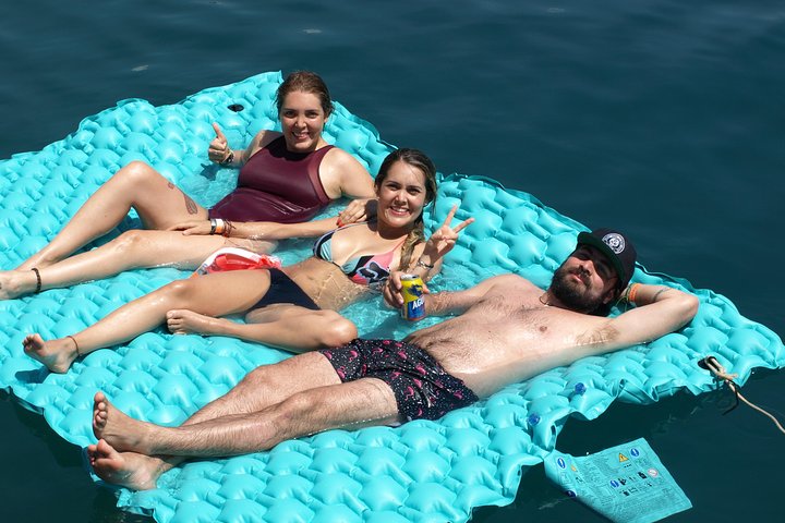 Sailing to Tayrona with Luis and his team: Unique!