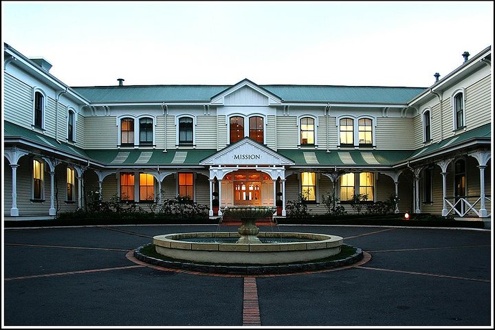 Cruise ship: Napier Art Deco-Premium Wineries +Beer, Cider tour