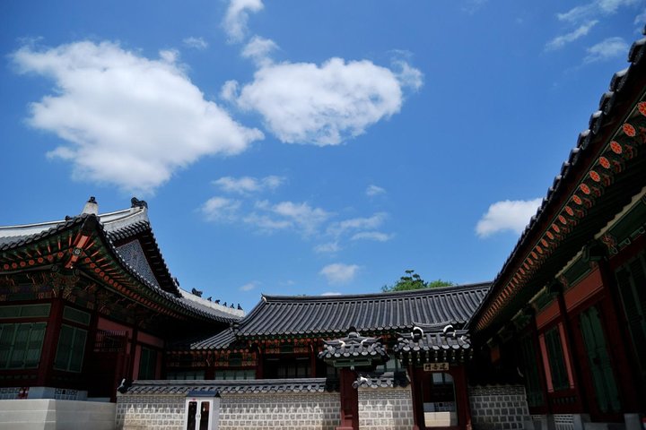 Seoul City Sightseeing Tour Including Gyeongbokgung Palace, N Seoul Tower, and Namsangol Hanok Village