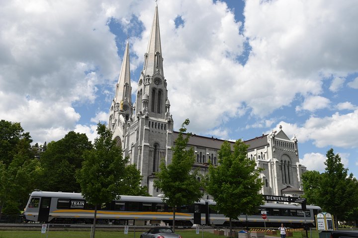 Half-Day Trip to Montmorency Falls and Ste-Anne-de-Beaupré from Quebec city