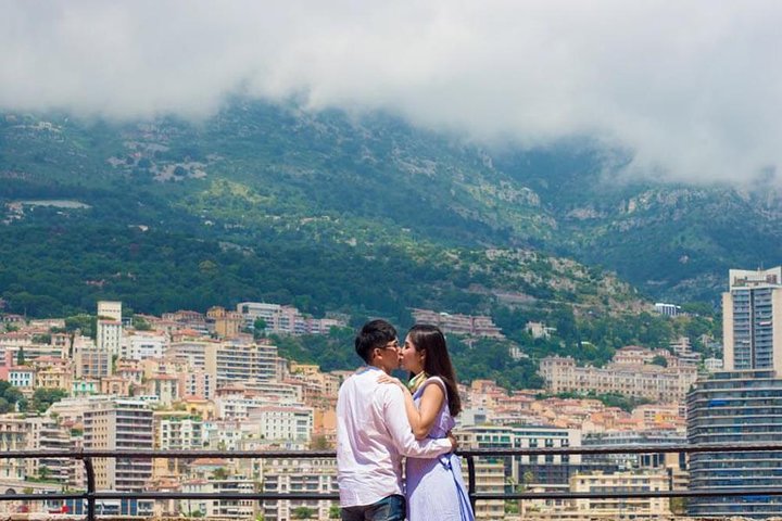 Private Photo Session with a Local Photographer in Menton