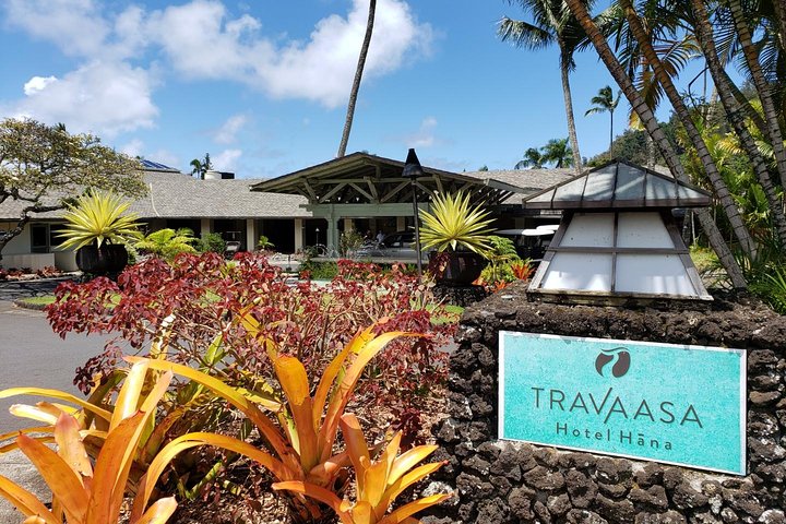 Maui Tour : Road to Hana Day Trip from Lahaina with Pick-up