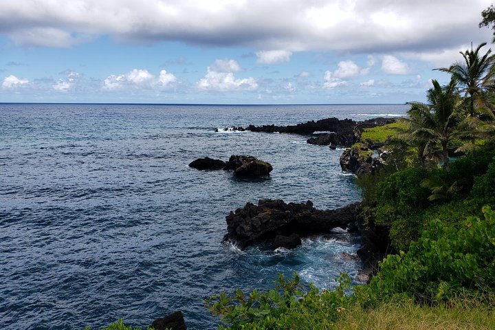 Small-Group Road to Hana Adventure Tour with Pickup & Lunch