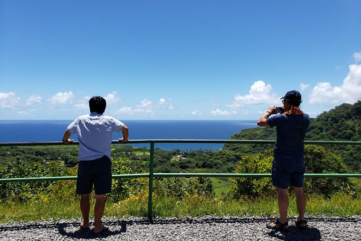 Small-Group Road to Hana Adventure Tour with Pickup & Lunch