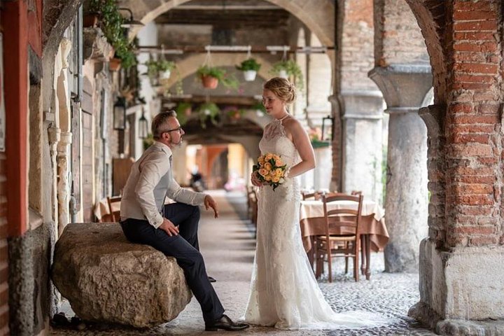 Private Photo Session with a Local Photographer in Mantova